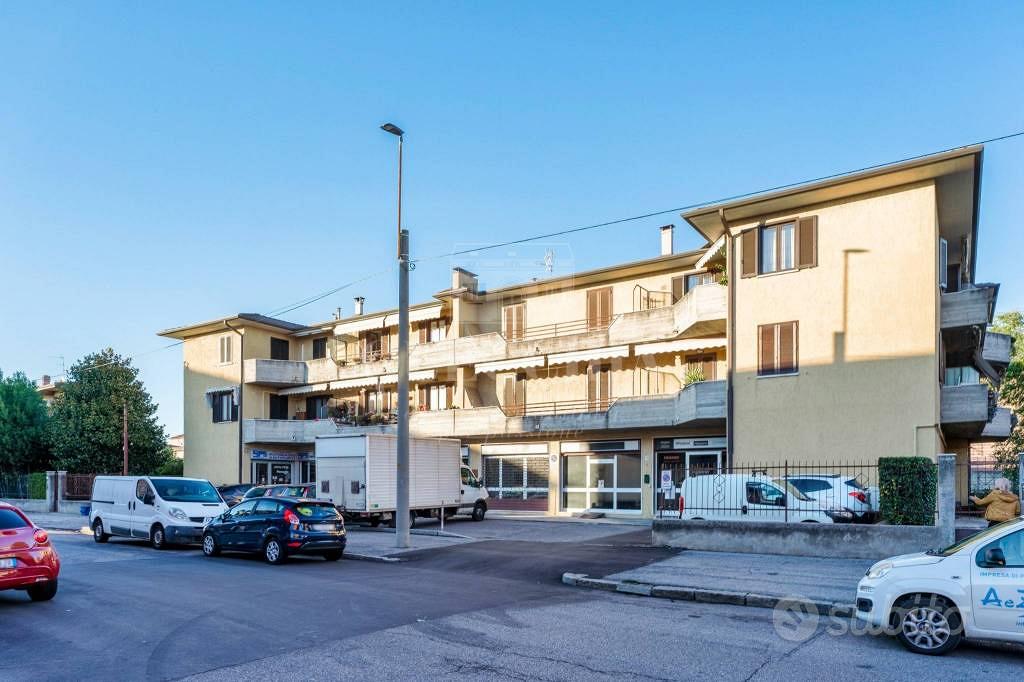 Immobile di 283 m² con 2 locali a Brescia