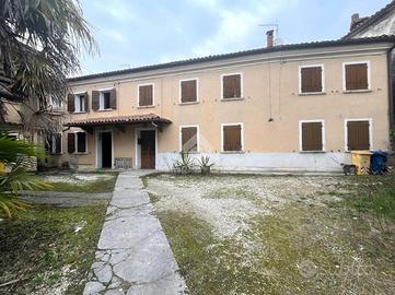 CASA DI CORTE A SPRESIANO
