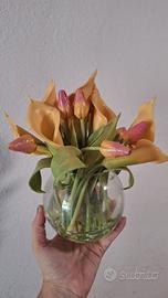 vaso di fiori finti