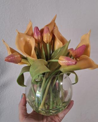 vaso di fiori finti