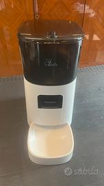 Distributore cibo per gatti