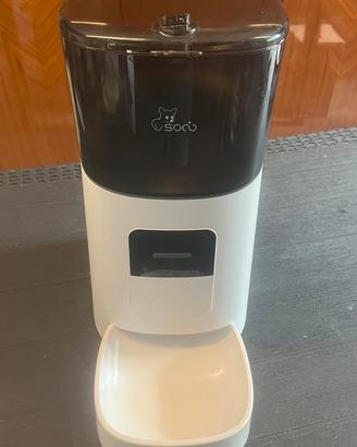 Distributore cibo per gatti