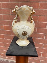 Vaso in ceramica di colore crema, stile Rococò