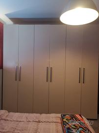 letto a castello, armadio e parete attrezzata 