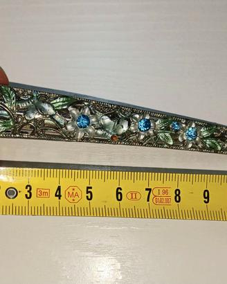 pinza per capelli con pietre colorate e decori