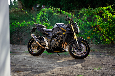 Suzuki GSR 750