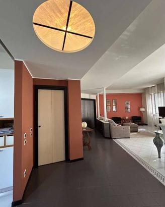 Appartamento di 130 m² con 3 locali e box auto a V