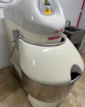 Impastatrice 80 kg  di impasto nuova