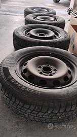 4 gomme invernali con cerchi 195/65 R15 all'80%