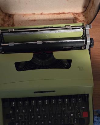 macchina da scrivere olivetti lettera 32