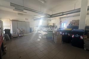 VENDITA AMPIO LOCALE COMMERCIALE AD ANGUILLARA SAB