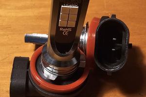 Coppia di lampadine a LED con attacco H11. Nuove