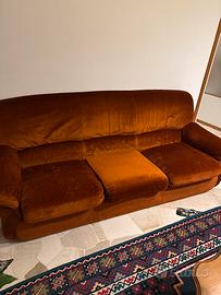 Mobili cucina e poltrone e divano