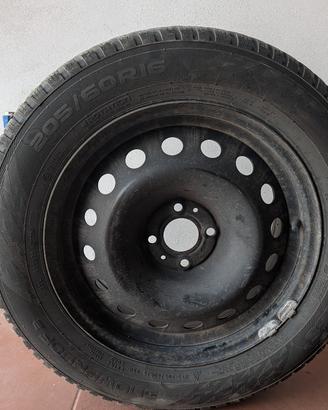 Kit 4 Gomme Invernali Nokian 205/60 R16 96H  