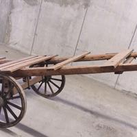 Vecchio carretto in legno