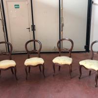 Sedie classiche di legno imbottite
