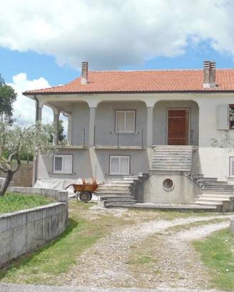 Villa di 120 m² con 5 locali a Torella dei Lombard
