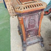 Stufa in maiolica inizio 900, funzionante da pulir