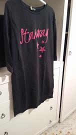 T-shirt lunga con scritta 