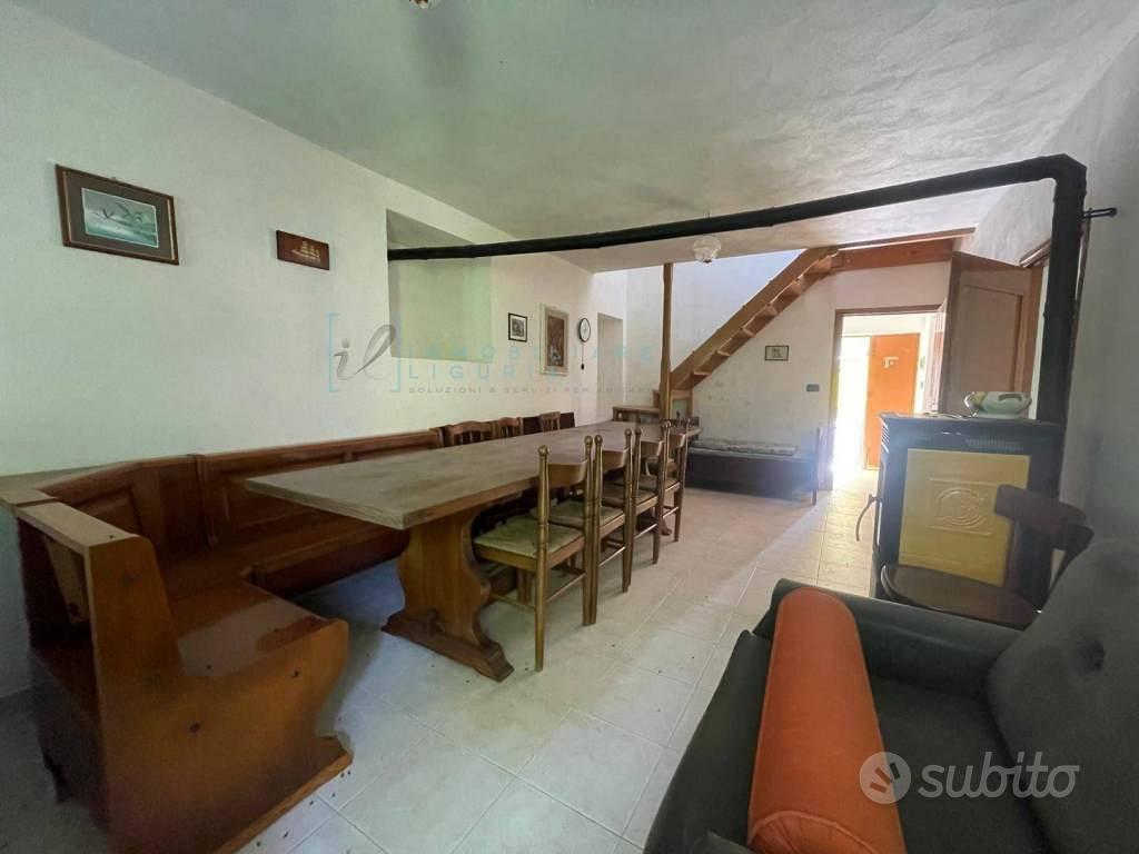 Rustico / Casale di 100 m² con più di 5 locali a P - Altro