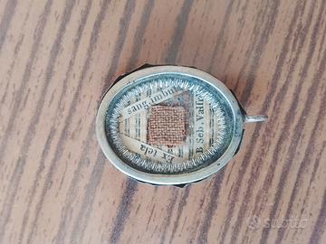 antica reliquia oggetto sacro vintage 