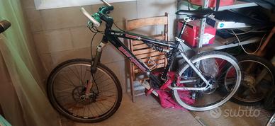 bicicletta Mountain bike