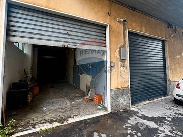 Ampio garage ideale come deposito o magazzino