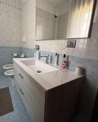 Mobile bagno moderno sospeso 124 cm con lavabo