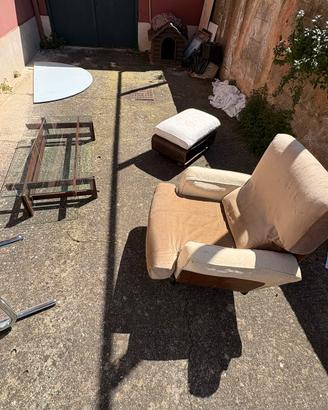 Arredo Vintage Anni 70: Poltrona, Pouf, Tavolino