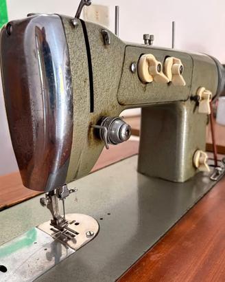 macchina da cucire vintage