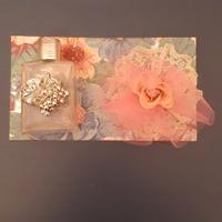 bottiglietta profumo con decorazione