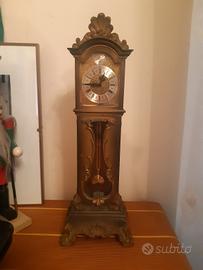 Orologio a pendolo da tavolo vintage 