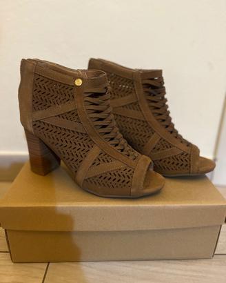 Scarpa donna con tacco