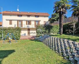 Quadrilocale con giardino privato, cantina e box