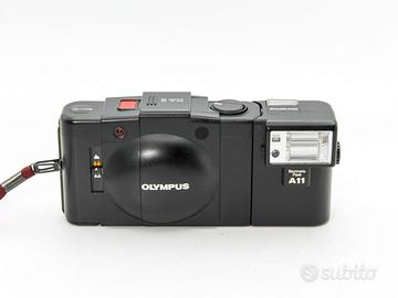 Olympus XA 2 con Flash