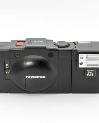 Olympus XA 2 con Flash