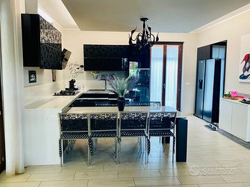 Cucina fatta a mano