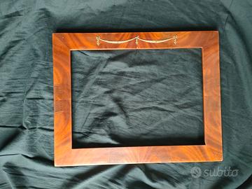 Cornice impiallacciata