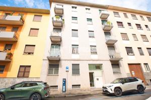 TRILOCALE PARZIALMENTE RISTRUTTURATO , ZONA CENTRO