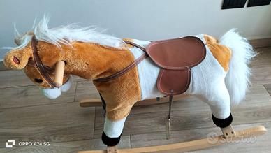 cavallo a dondolo in legno