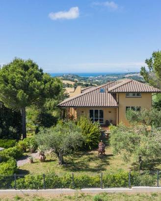 Villa di 294 m² con più di 5 locali e box auto dop