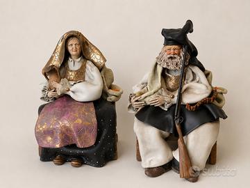 Coppia di statue sarde firmate Nello Scampuddu