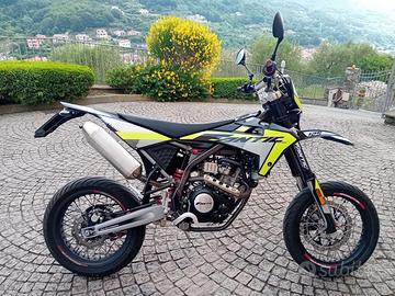 Fantic 125 4t Motard del 2021, 4000km