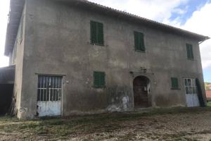 Rustico / Casale di 430 m² con più di 5 locali a B