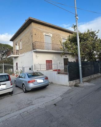 Villa con terreno a Capaccio 900 mt. dalla SS.18