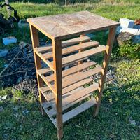 Mobiletto a scaffale in legno