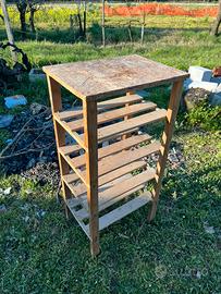 Mobiletto a scaffale in legno