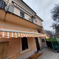 Tenda da sole con braccia 