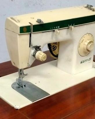 Macchina per cucire Merritt 547 con mobiletto.
