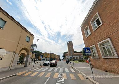 Pomezia bilocale con terrazzo e p.auto